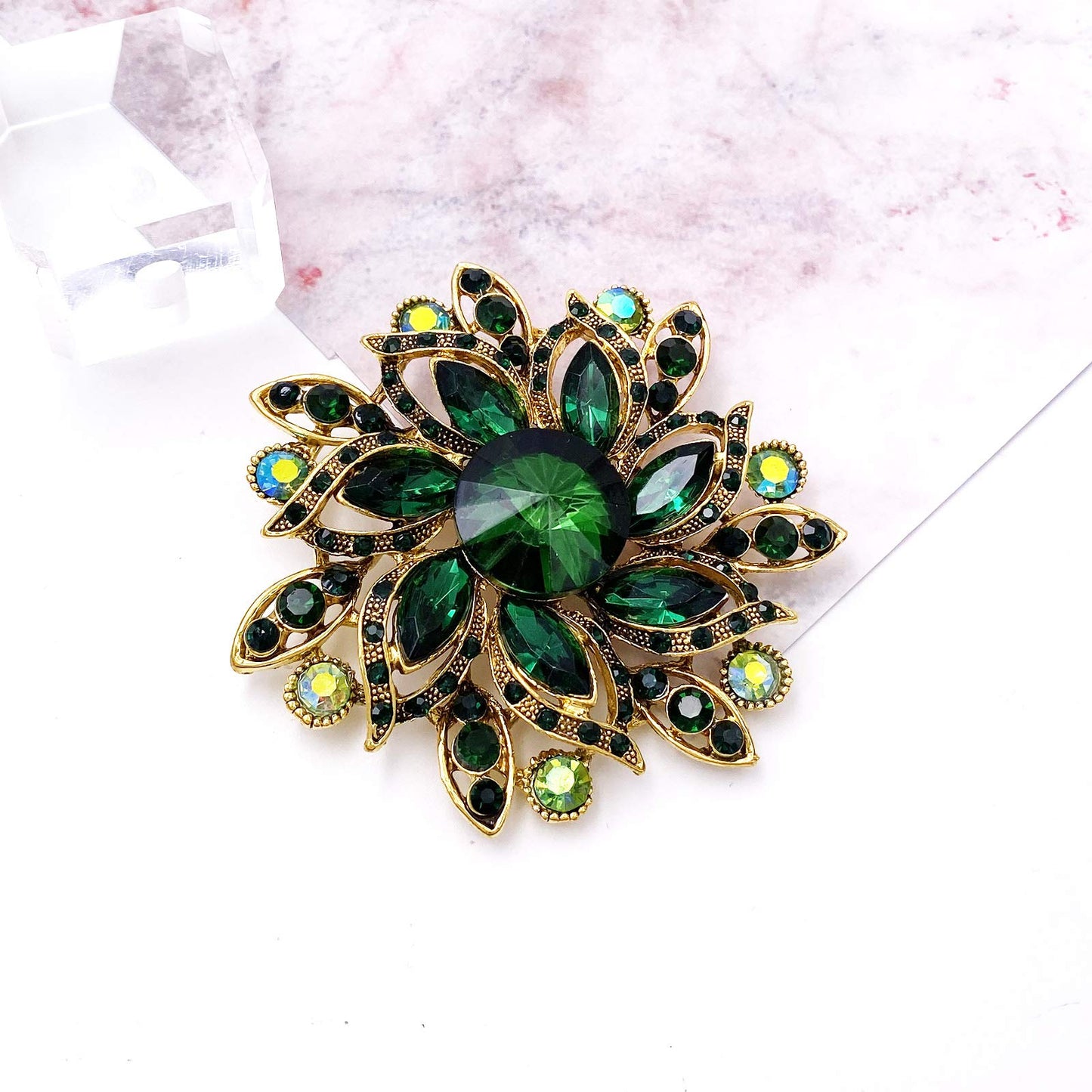Elegant Rose Flower Brooch Pin for Women & Men, Handmade Crystal Pearl Fabric Lapel Pin for Wedding, Party & Suit Accessories, Gift Idea