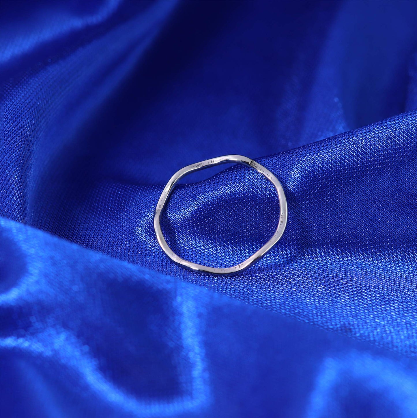 Vintage Honey Bee Brooch Pin with CZ Crystals for Women & Men, Lapel Badge with Tassel Chains for Collar, Hat, Scarf & Tie Accessories